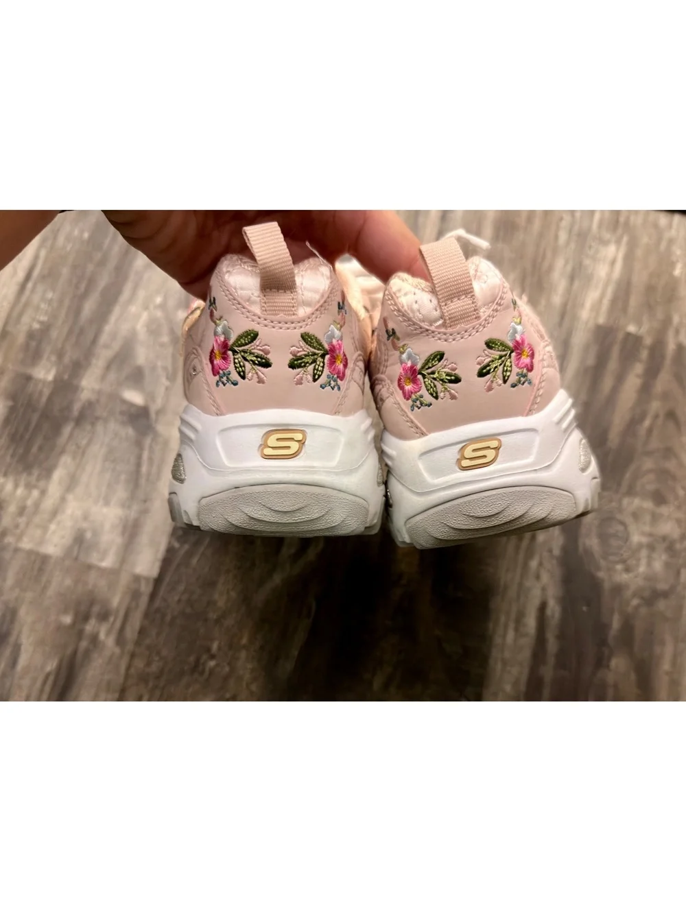 Skechers Pink Floral Embroidered Sneakers Size 7.5